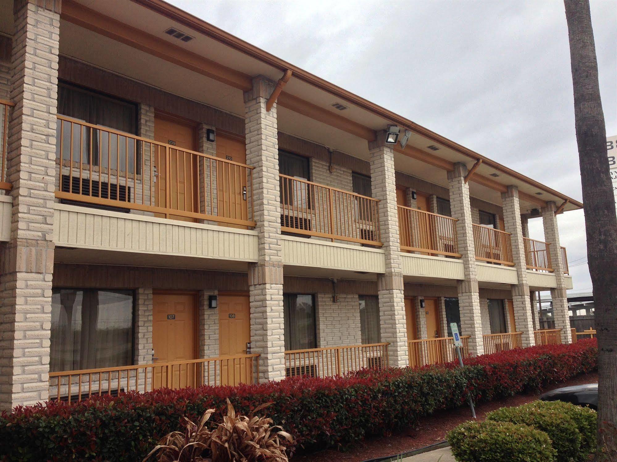 Americas Best Value Inn Hobby Airport Houston Exterior photo